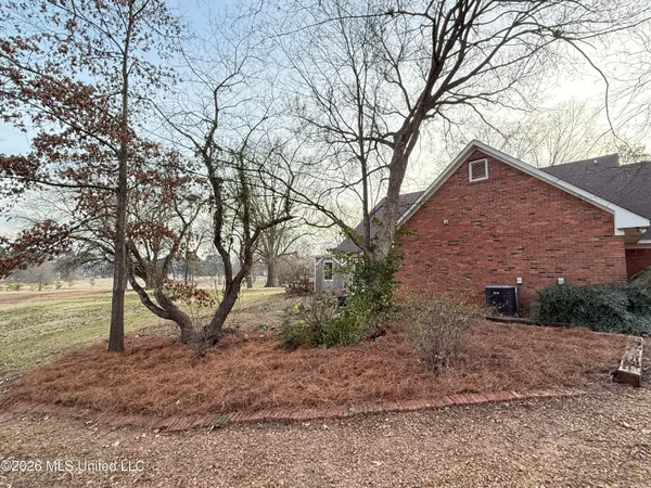 $715,000 | 617 South Wedgewood Road, Starkville, MS 39759