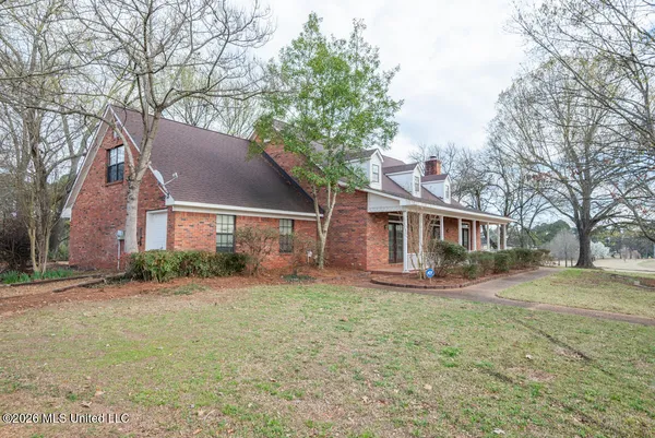 $715,000 | 617 South Wedgewood Road, Starkville, MS 39759