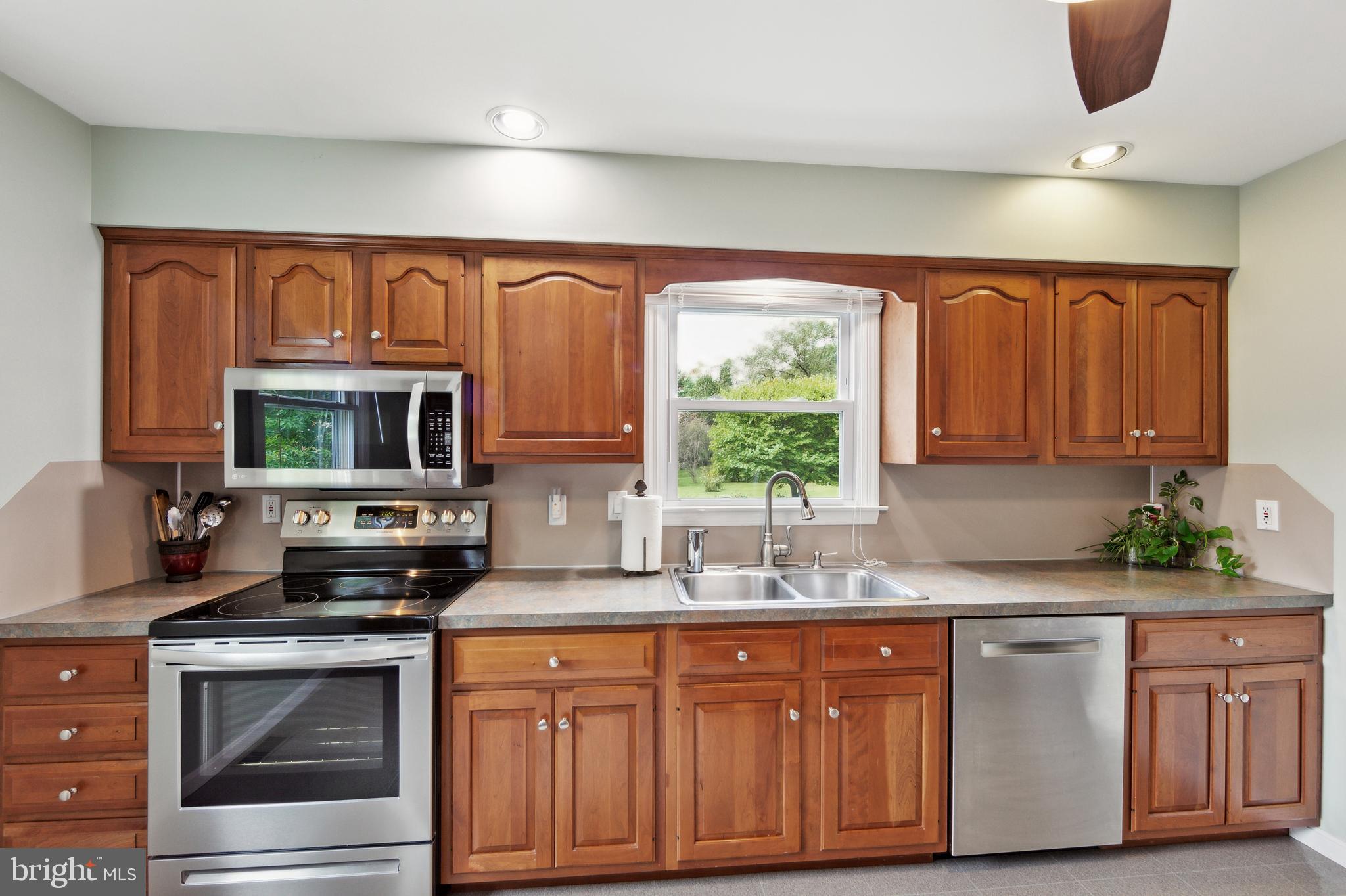 11 Mauger Road Elverson, PA 19520 - Photo 14 of 39 Kitchen