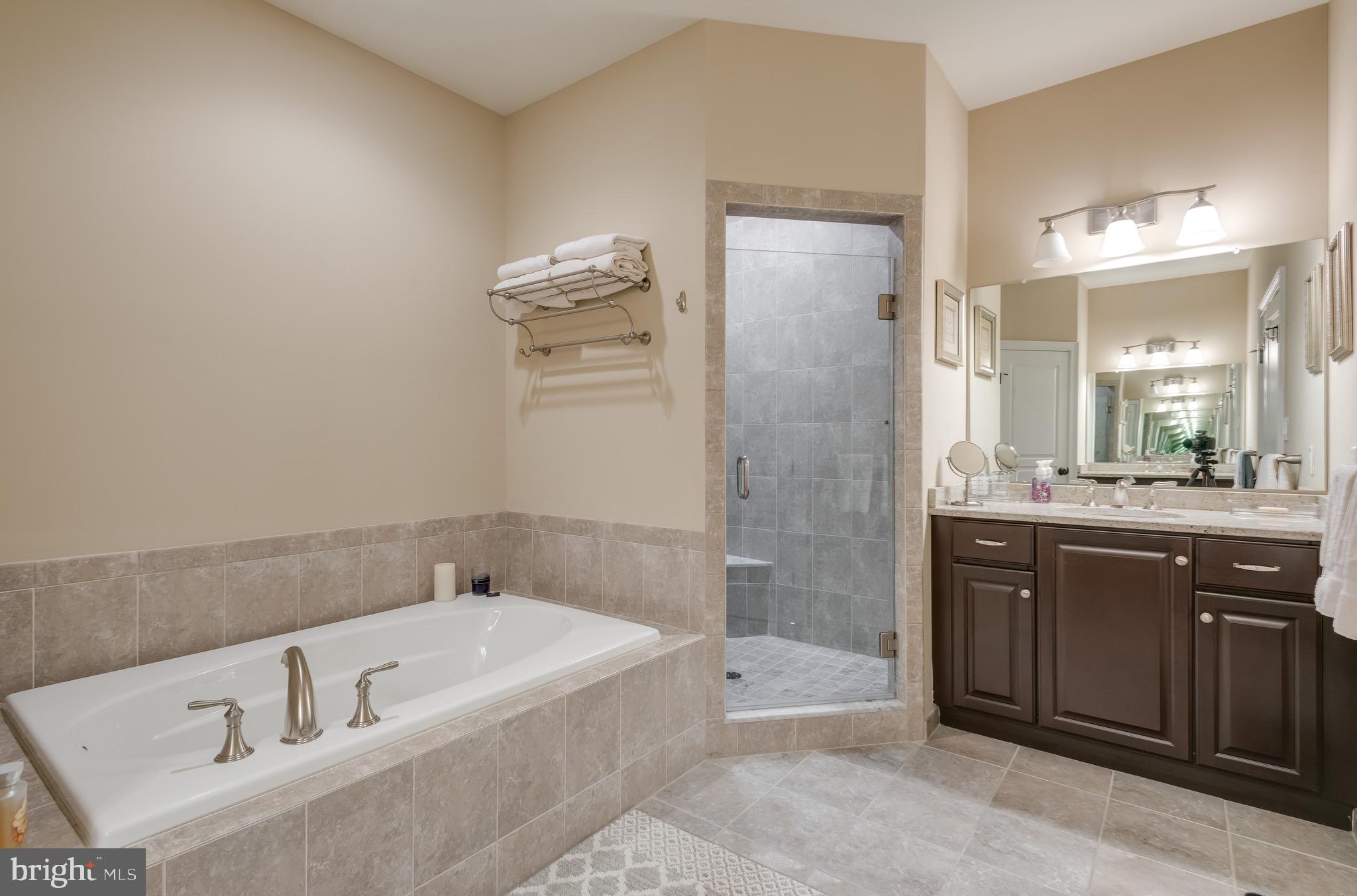 416 Ravenscliff Drive Springfield, PA 19064 - Photo 26 of 48 Primary Bath