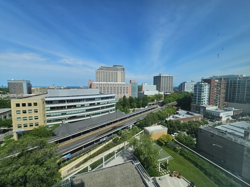 1640 Maple Avenue, Unit 1107 Evanston, IL 60201 - Photo 17 of 28 a picture of city view