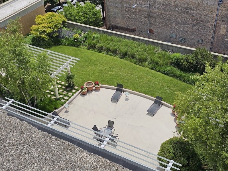 1640 Maple Avenue, Unit 1107 Evanston, IL 60201 - Photo 25 of 28 a view of a tennis court with a small yard
