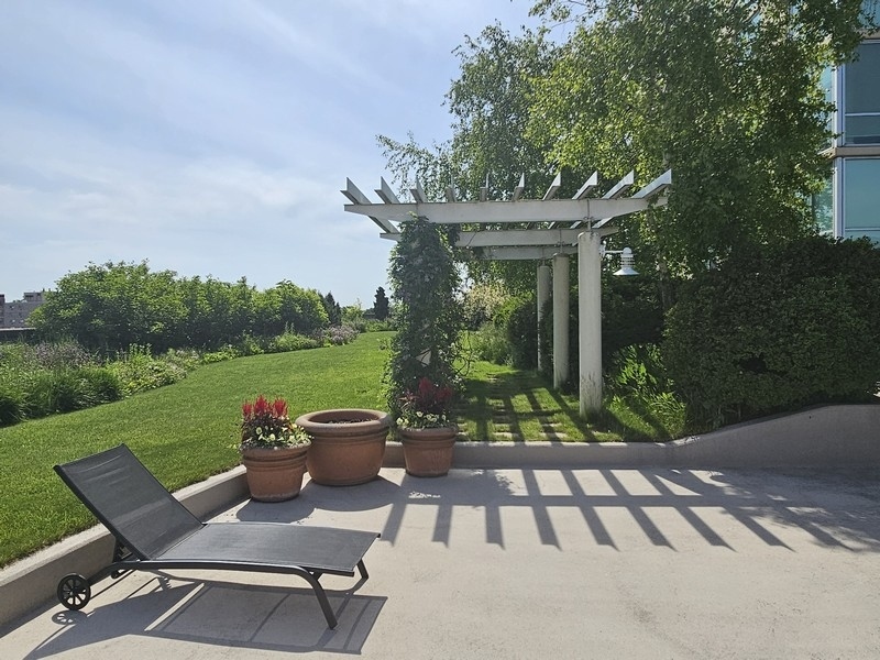 1640 Maple Avenue, Unit 1107 Evanston, IL 60201 - Photo 26 of 28 a view of a chair and table on the garden