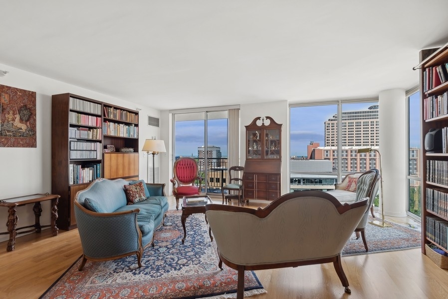 1640 Maple Avenue, Unit 1107 Evanston, IL 60201 - Photo 4 of 28 a living room with furniture and a book shelf