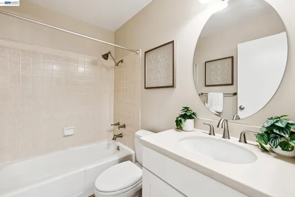 $695,000 | 933 Shore Line Drive, Unit 306, Alameda, CA 94501