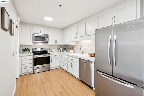 $695,000 | 933 Shore Line Drive, Unit 306, Alameda, CA 94501