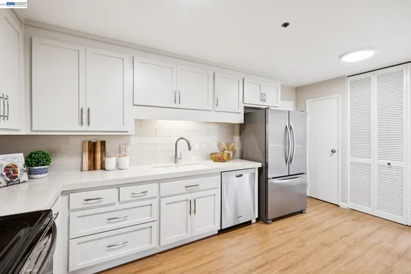 $695,000 | 933 Shore Line Drive, Unit 306, Alameda, CA 94501