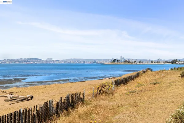 $695,000 | 933 Shore Line Drive, Unit 306, Alameda, CA 94501