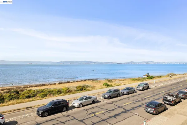 $695,000 | 933 Shore Line Drive, Unit 306, Alameda, CA 94501