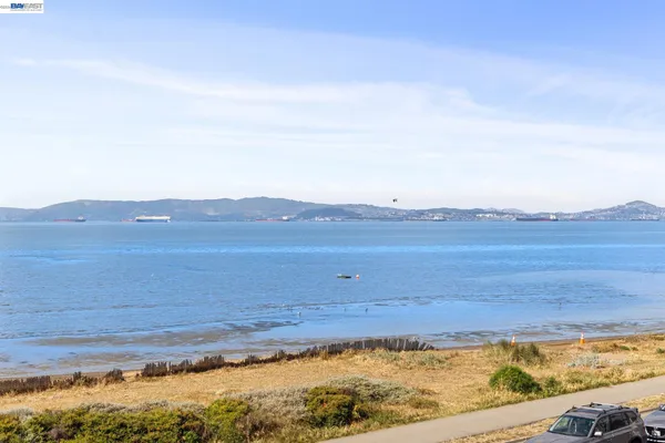 $695,000 | 933 Shore Line Drive, Unit 306, Alameda, CA 94501