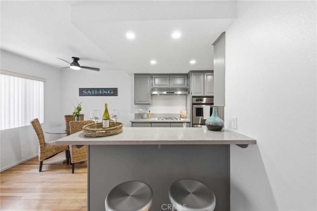 4320 Glencoe Avenue, Unit 2 Marina del Rey, CA 90292 - Photo 14 of 34 Open bar area