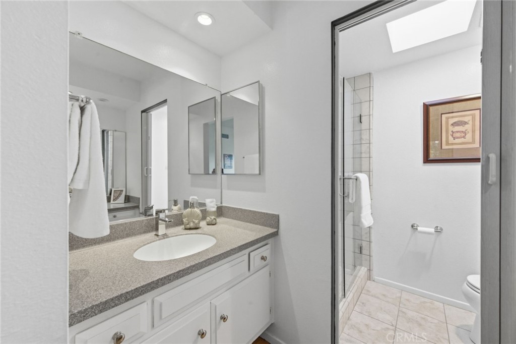 4320 Glencoe Avenue, Unit 2 Marina del Rey, CA 90292 - Photo 22 of 34 Primary bathroom
