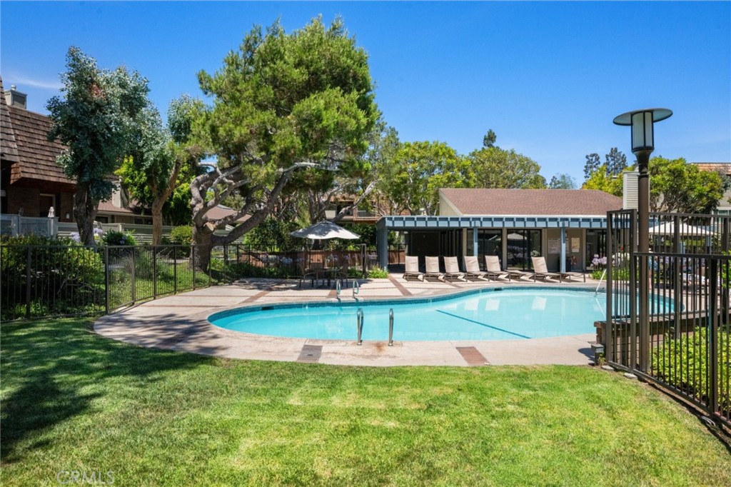 4320 Glencoe Avenue, Unit 2 Marina del Rey, CA 90292 - Photo 31 of 34 One of four pools