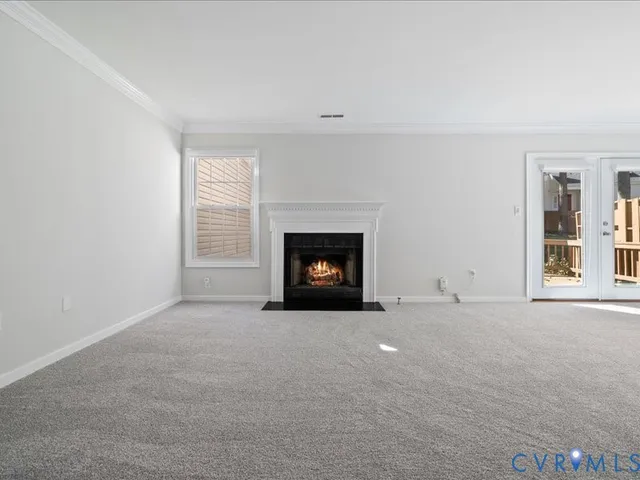 a view of a big room with closet and windows
