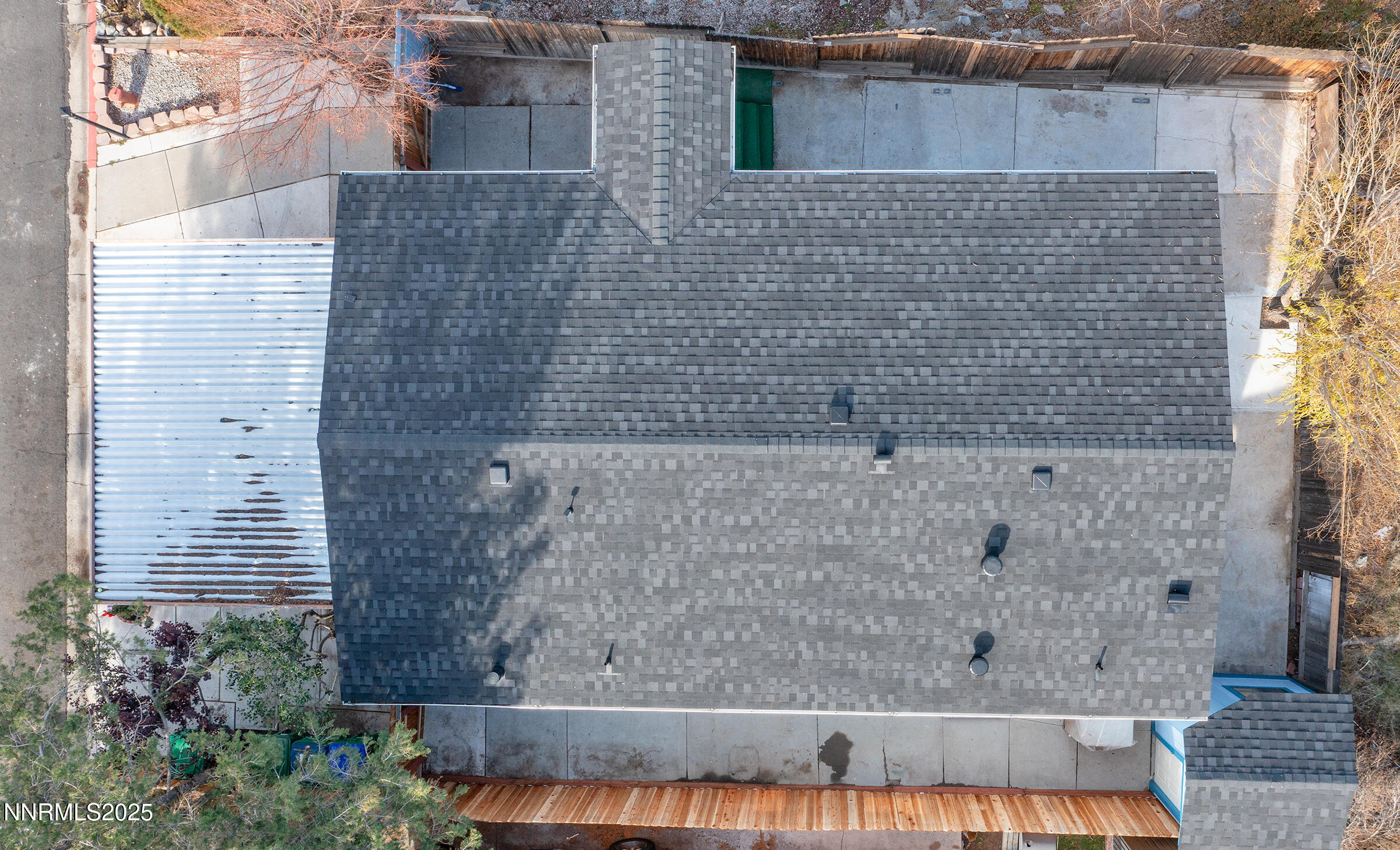 2650 Daffodil Way Reno, NV 89512 - Photo 21 of 22 a bathroom with a shower