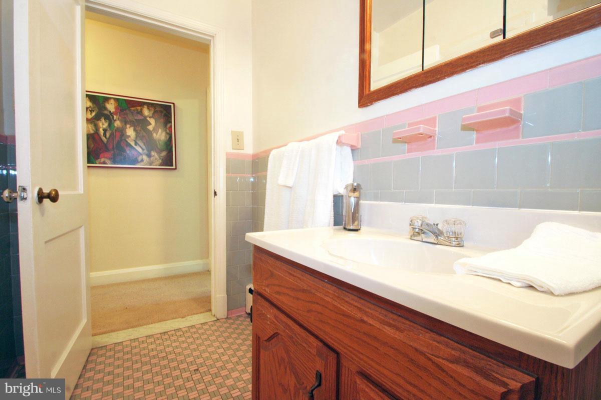 1420 Glendale Road Baltimore, MD 21239 - Photo 19 of 23 Bath