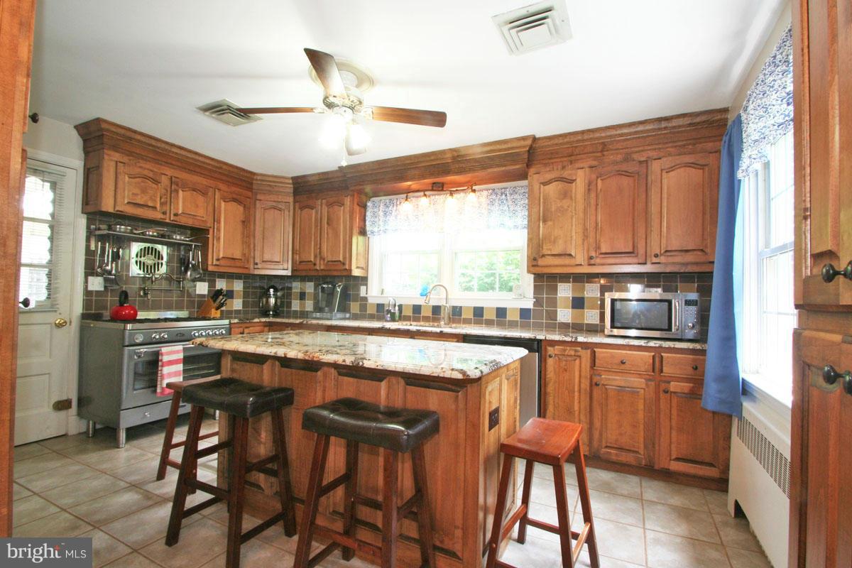 1420 Glendale Road Baltimore, MD 21239 - Photo 4 of 23 Kitchen