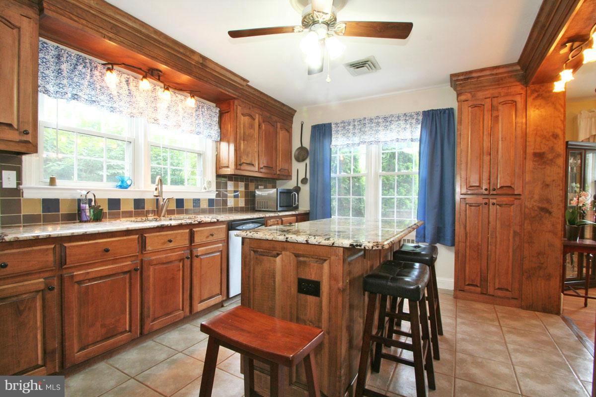 1420 Glendale Road Baltimore, MD 21239 - Photo 9 of 23 Kitchen