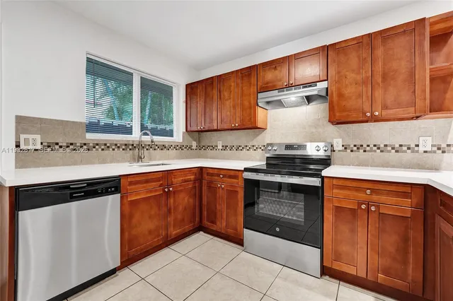 $2,950 | 30 Southwest 8th Street, Unit 1, Hallandale Beach, FL 33009