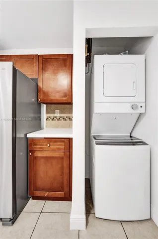 $2,950 | 30 Southwest 8th Street, Unit 1, Hallandale Beach, FL 33009