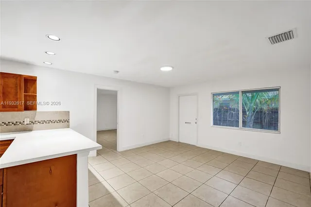 $2,950 | 30 Southwest 8th Street, Unit 1, Hallandale Beach, FL 33009