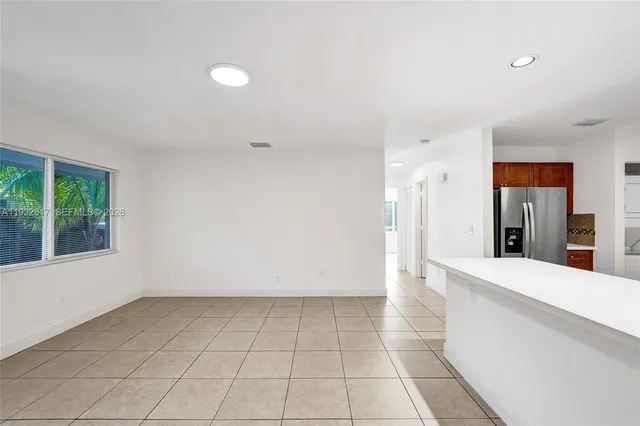 $2,950 | 30 Southwest 8th Street, Unit 1, Hallandale Beach, FL 33009