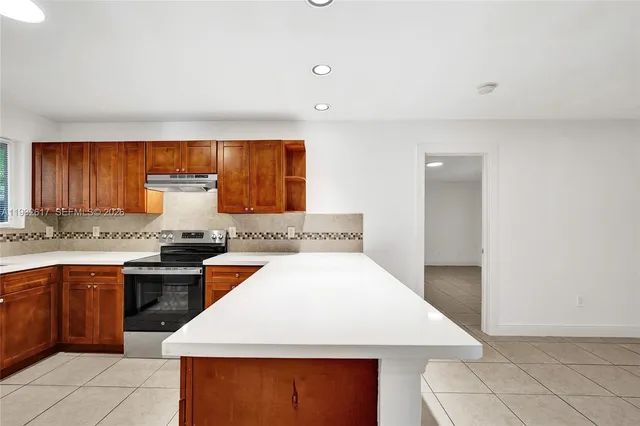 $2,950 | 30 Southwest 8th Street, Unit 1, Hallandale Beach, FL 33009