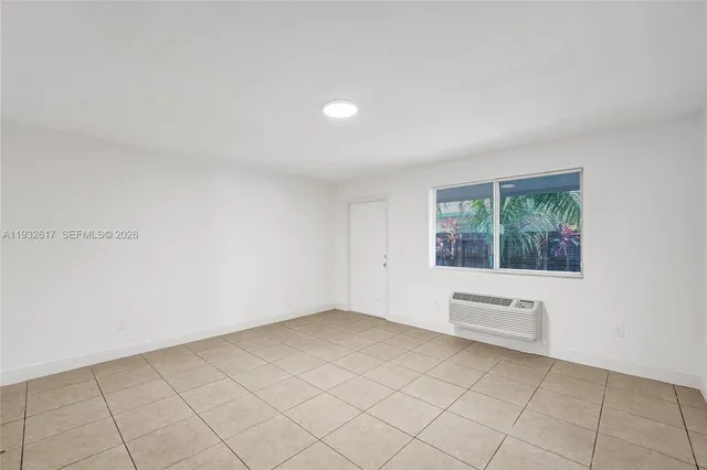 $2,950 | 30 Southwest 8th Street, Unit 1, Hallandale Beach, FL 33009