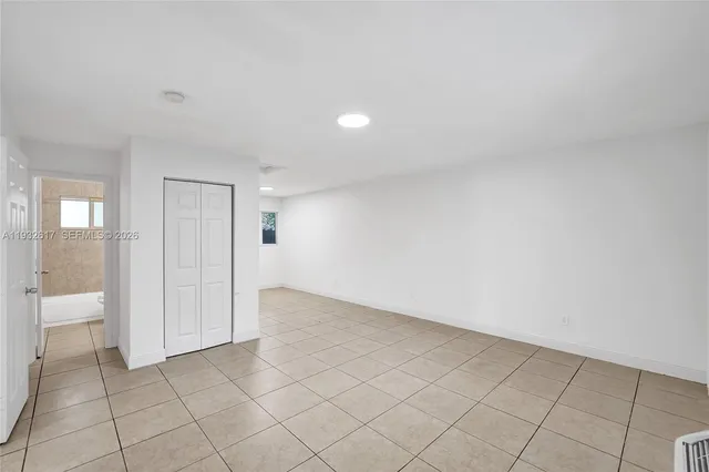 $2,950 | 30 Southwest 8th Street, Unit 1, Hallandale Beach, FL 33009