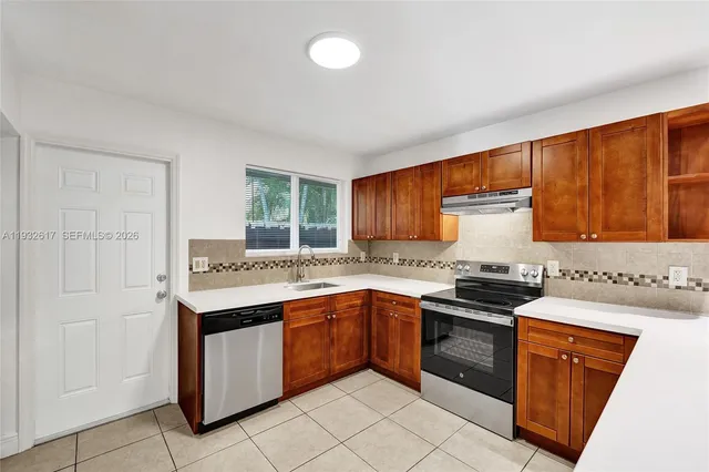 $2,950 | 30 Southwest 8th Street, Unit 1, Hallandale Beach, FL 33009