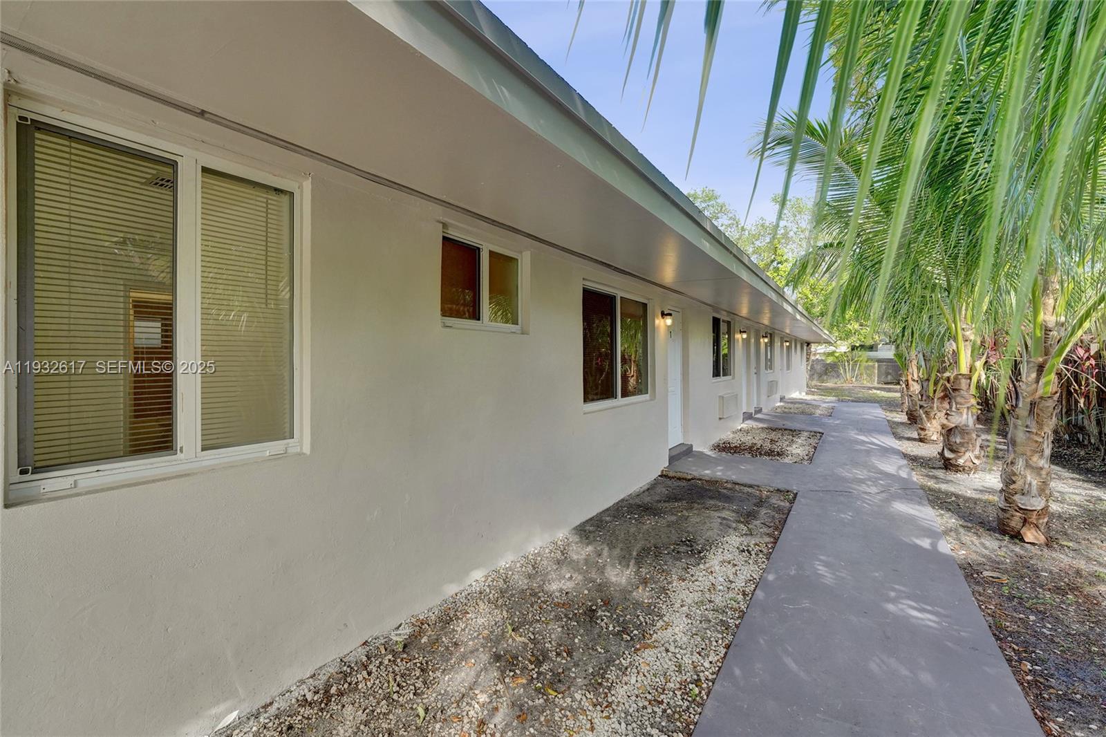 30 Southwest 8th Street, Unit 1 Hallandale Beach, FL 33009 - Photo 5 of 75