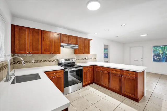 $3,200 | 30 Southwest 8th Street, Unit 1, Hallandale Beach, FL 33009