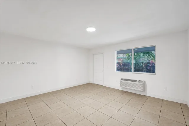 $3,200 | 30 Southwest 8th Street, Unit 1, Hallandale Beach, FL 33009