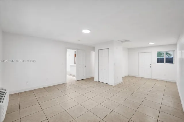 $3,200 | 30 Southwest 8th Street, Unit 1, Hallandale Beach, FL 33009