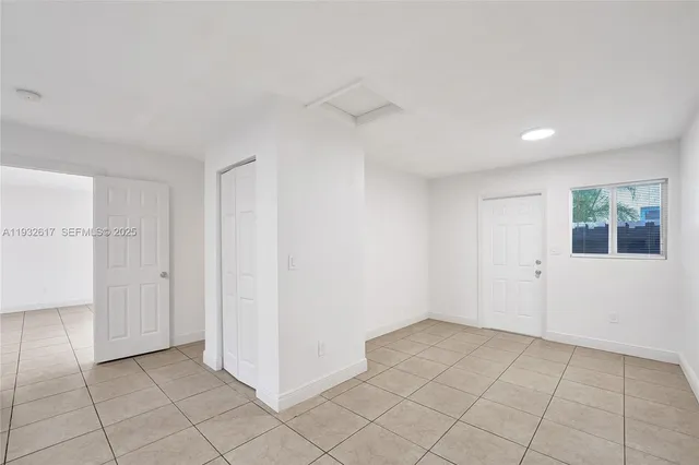 $3,200 | 30 Southwest 8th Street, Unit 1, Hallandale Beach, FL 33009