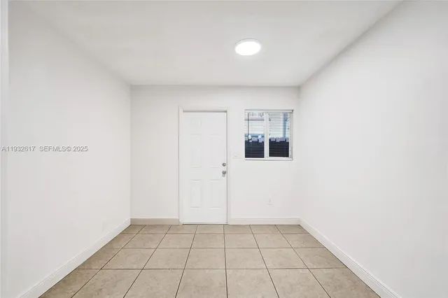 $3,200 | 30 Southwest 8th Street, Unit 1, Hallandale Beach, FL 33009