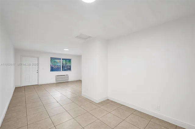 $3,200 | 30 Southwest 8th Street, Unit 1, Hallandale Beach, FL 33009