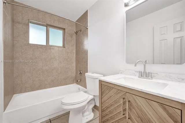 $3,200 | 30 Southwest 8th Street, Unit 1, Hallandale Beach, FL 33009