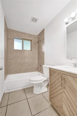 $3,200 | 30 Southwest 8th Street, Unit 1, Hallandale Beach, FL 33009