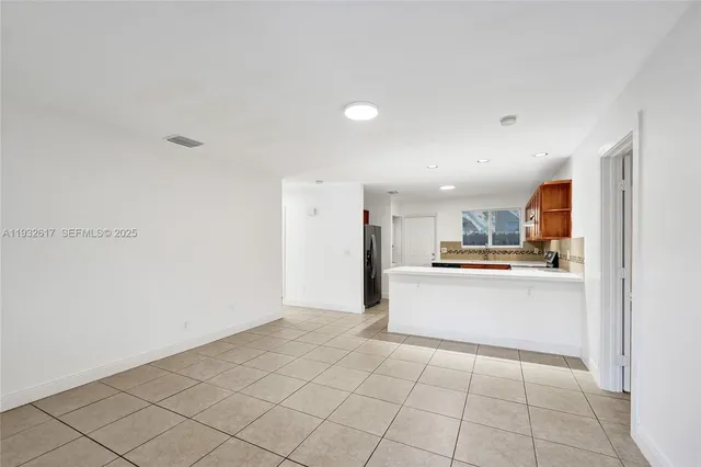 $3,200 | 30 Southwest 8th Street, Unit 1, Hallandale Beach, FL 33009