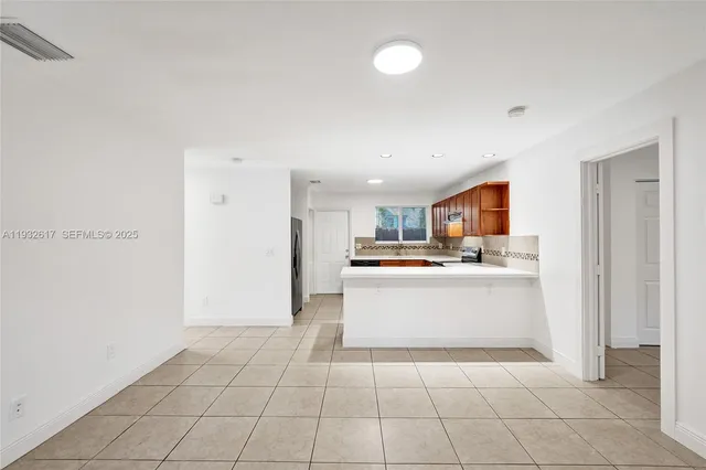 $3,200 | 30 Southwest 8th Street, Unit 1, Hallandale Beach, FL 33009