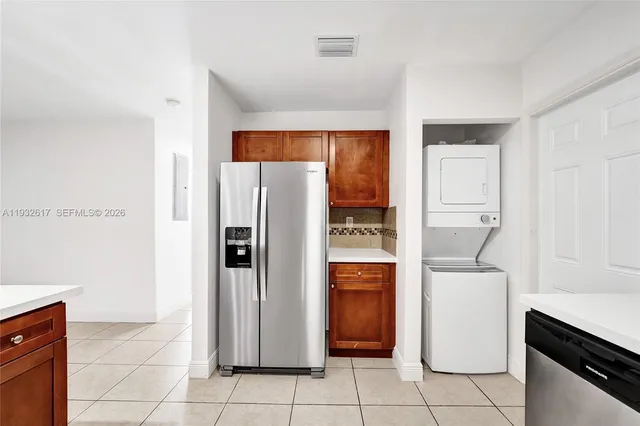 $2,950 | 30 Southwest 8th Street, Unit 1, Hallandale Beach, FL 33009