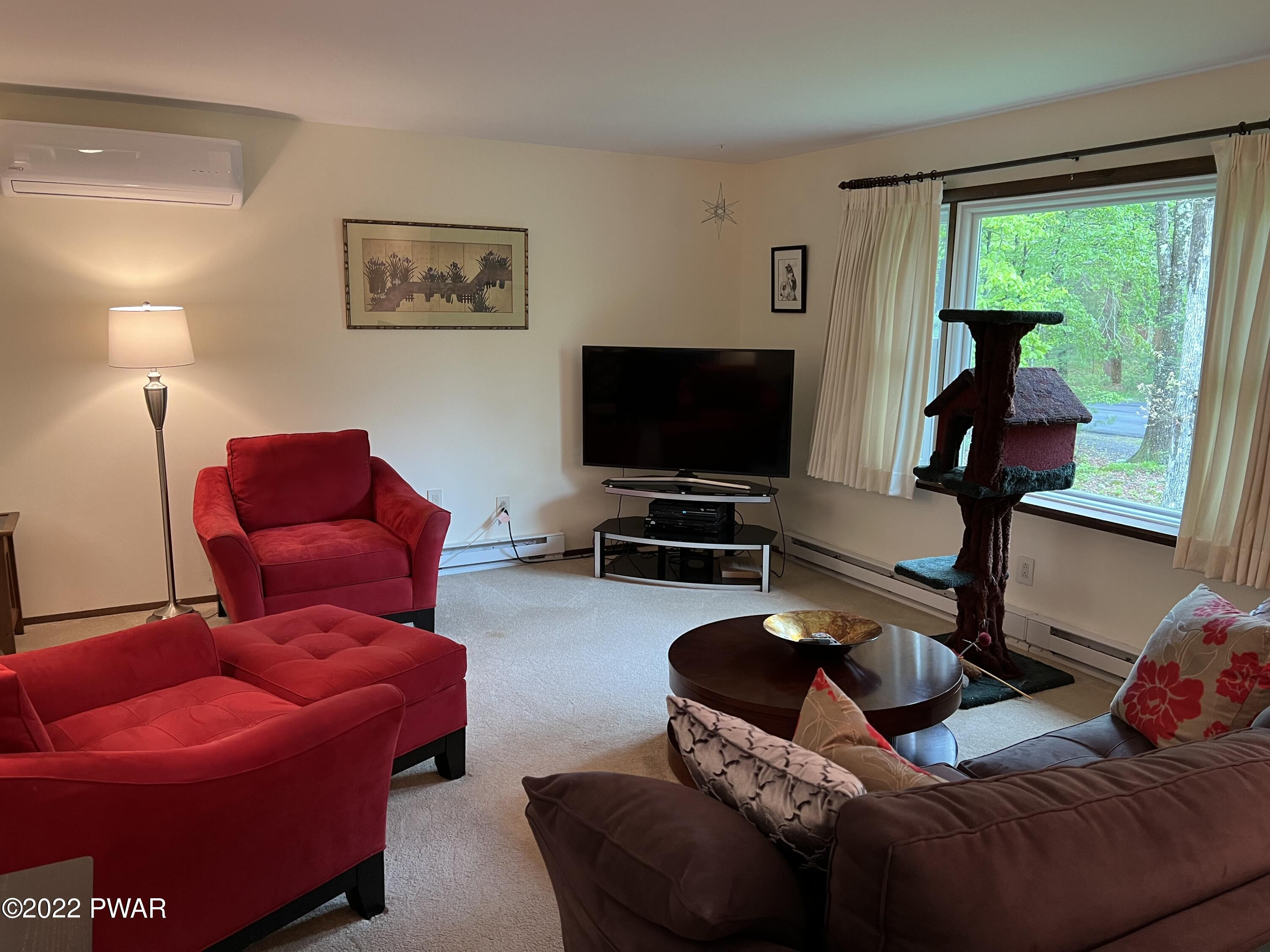 320 Rambling Way Milford, PA 18337 - Photo 2 of 33 Living Room