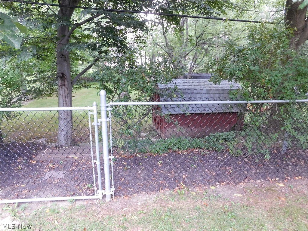 4803 Westbourne Road Cleveland, OH 44124 - Photo 7 of 13