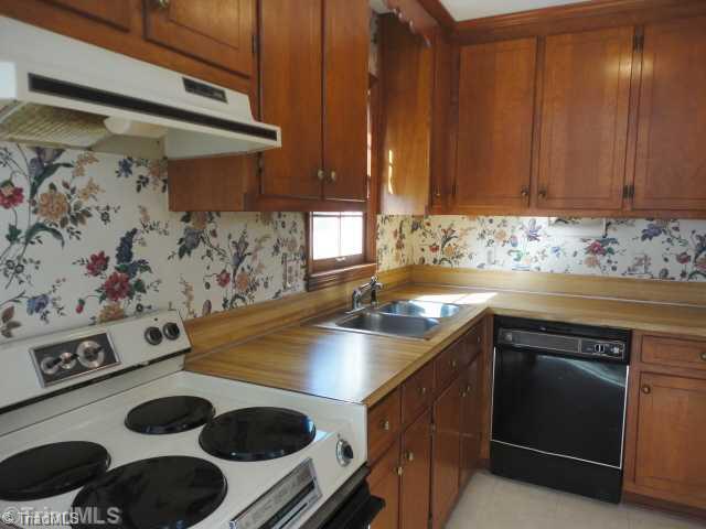 303 Old Farm Road Graham, NC 27253 - Photo 9 of 16 Kitchen.