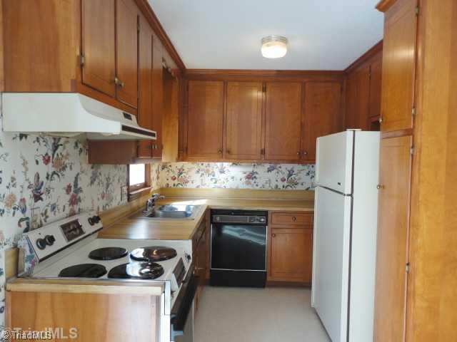 303 Old Farm Road Graham, NC 27253 - Photo 10 of 16 Kitchen.