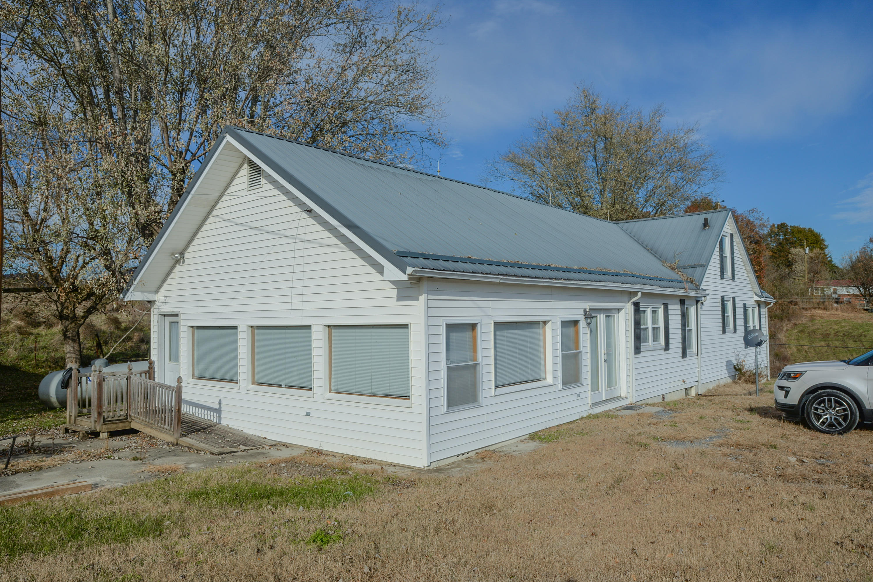 734 Choptack Road Rogersville, TN 37857 - Photo 3 of 28 DSC_4150