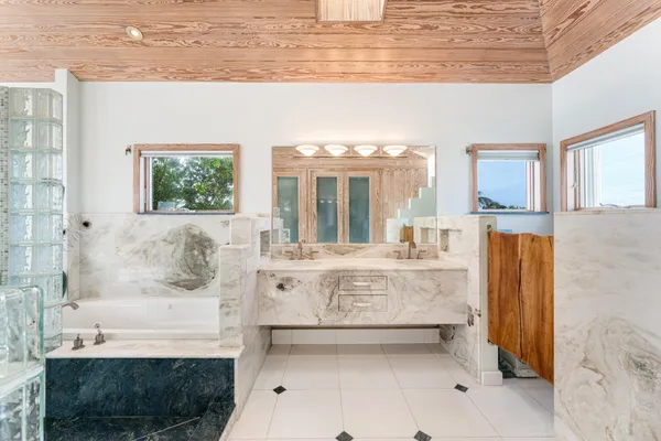 $3,500,000 | 133 Sunset Drive, Islamorada, FL 33036