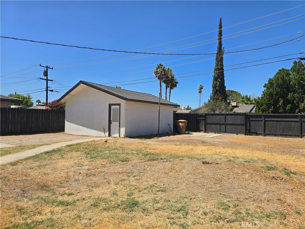 3404 Planz Road Bakersfield, CA 93309 - Photo 22 of 23 a house view with a backyard space
