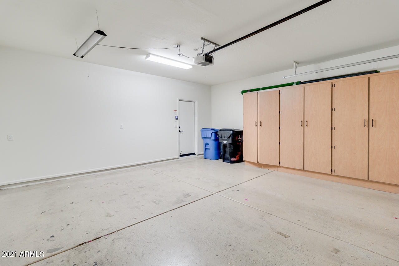 1074 South Hawk Lane Gilbert, AZ 85296 - Photo 28 of 35 a view of an empty room